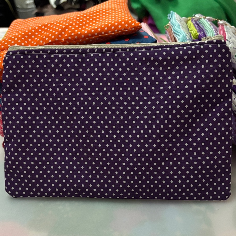 #04W Elegant Purple Polka Dot Cosmetic Bag